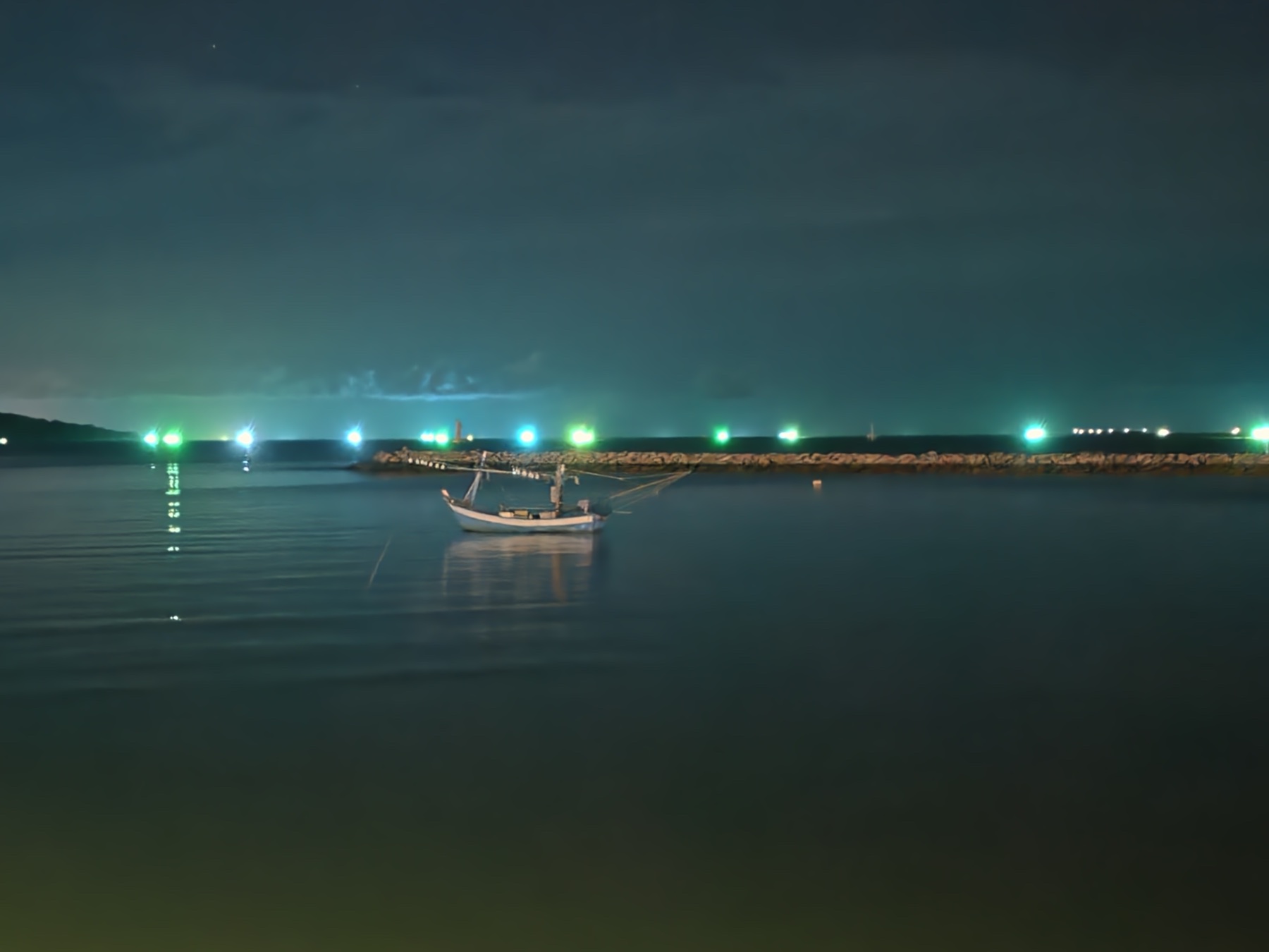Night lights on the water